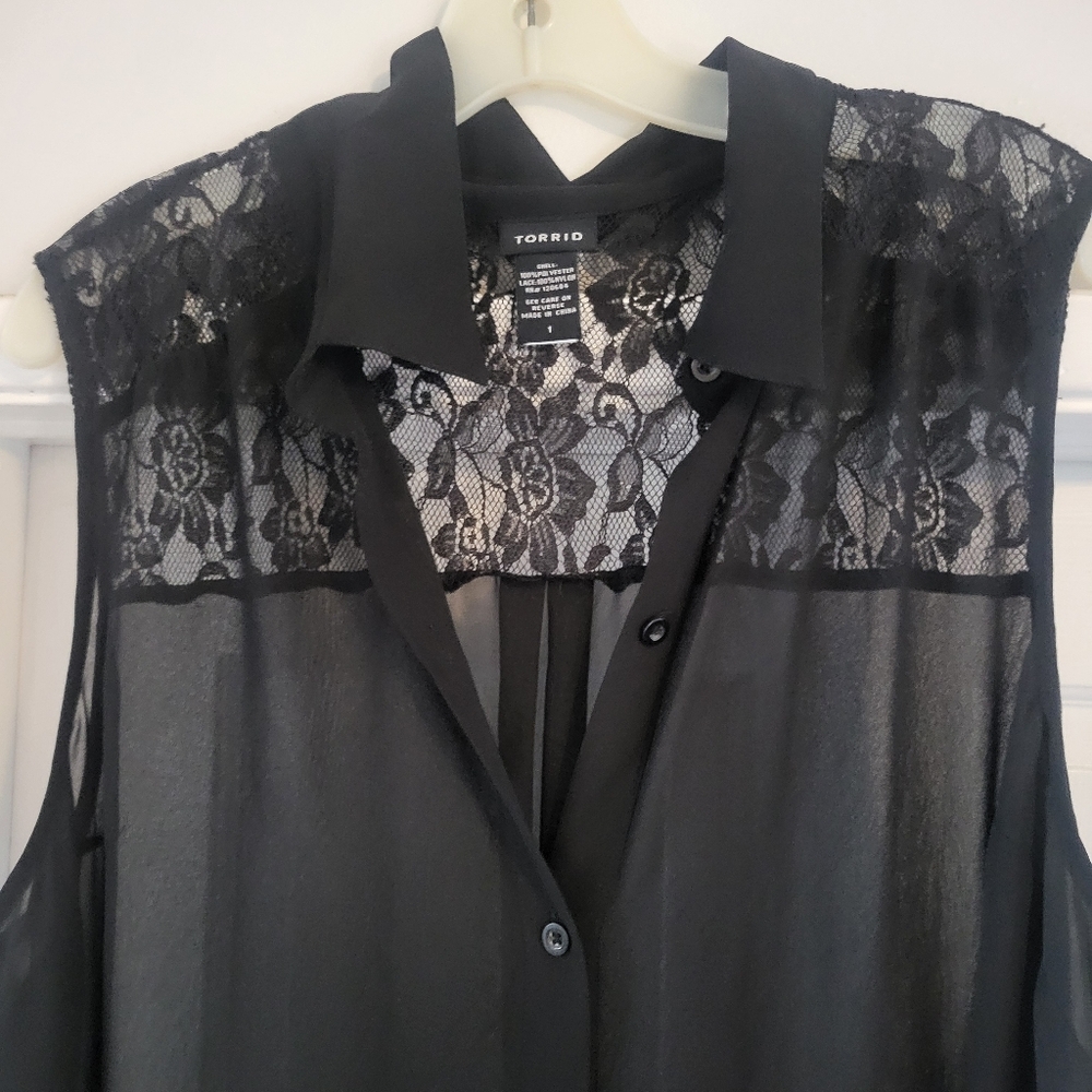 Torrid Black Lace Overlay Hi Low Blouse Size 1x (Size 14-16)